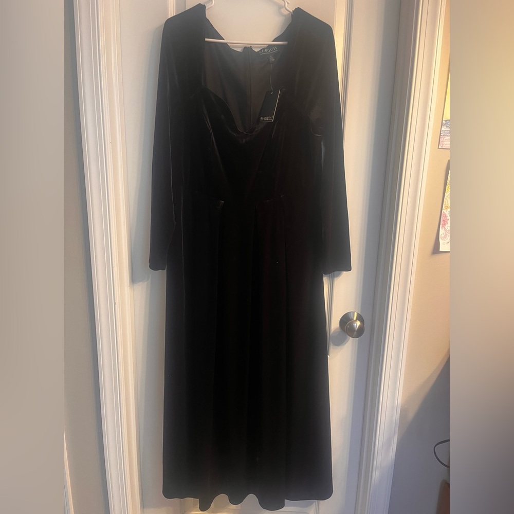 Eloquii Velvet Long‎ Sleeved Formal Dress Great Neckline Size 14